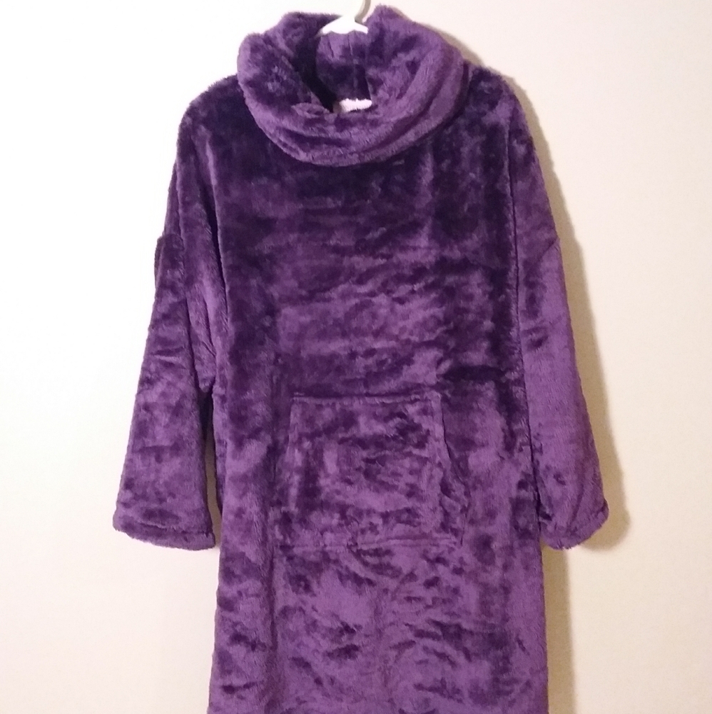 Cuddler - NO TAGS BUT NEVER WORN